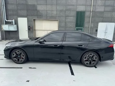BMW 5-Series 2026, 4000 км, за 78771.17 USD
