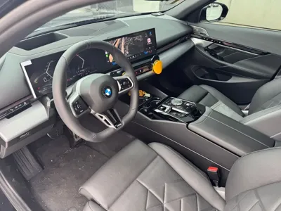 BMW 5-Series 2026, 4000 км, за 78771.17 USD - фото 6