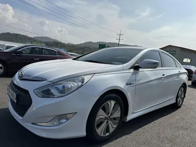 Hyundai Sonata 2015, 162100 км, за 3172.93 USD
