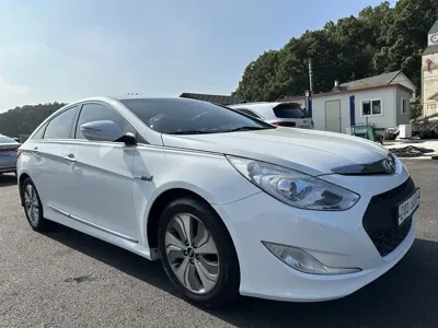 Hyundai Sonata 2015, 162100 км, за 3172.93 USD