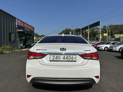 Hyundai Sonata 2015, 162100 км, за 3172.93 USD
