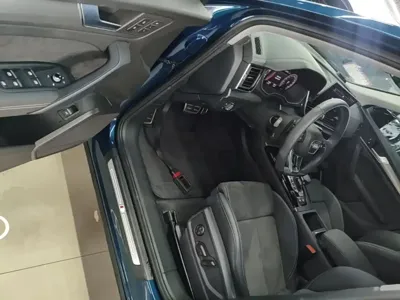 Audi Q5L Sportback 2024, 42500 км, за 29649.22 USD - фото 16