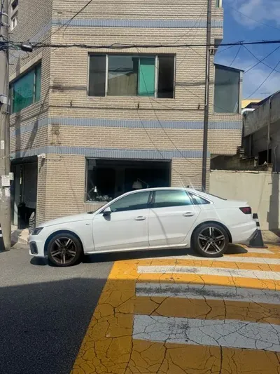 Audi A4 2021, 101000 км, за 14441.38 USD