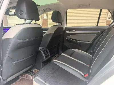 Volkswagen Golf 2020, 61000 км, за 11199.74 USD