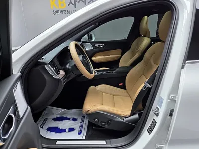 Volvo XC60 2021, 69848 км, за 28093.62 USD - фото 12