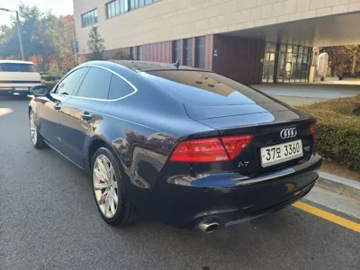 Audi A7 2012, 117809 км, за 5618.72 USD