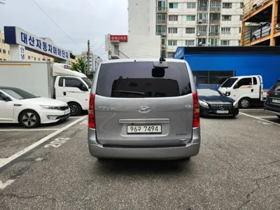 Hyundai Starex 2012, 185920 км, за 3386.08 USD