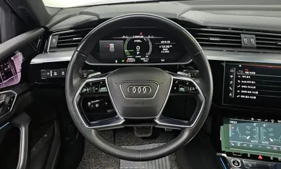 Audi e-tron 2021, 82864 км, за 28537.99 USD - фото 13