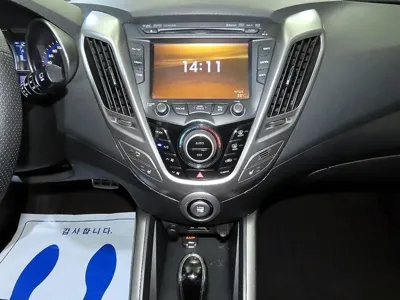 Hyundai Veloster 2012, 124951 км, за 1983.08 USD - фото 11