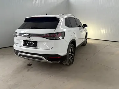 Volkswagen Tayron 2023, 32000 км, за 25902.67 USD