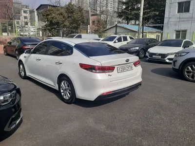 Kia K5 2017, 172206 км, за 3907.01 USD