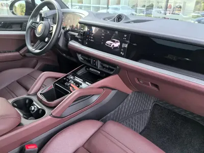 Porsche Cayenne 2024, 23000 км, за 100460.13 USD