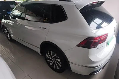 Volkswagen Tiguan L New Energy 2023, 36900 км, за 22610 USD