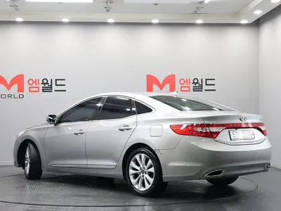 Hyundai Grandeur 2012, 132120 км, за 3144.28 USD