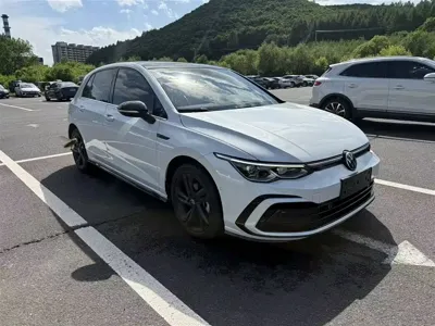 Volkswagen Golf 2023, 45000 км, за 18369.02 USD