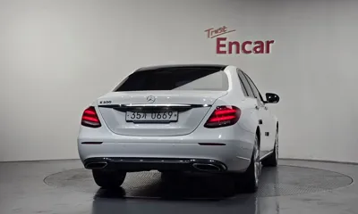 Mercedes-Benz E-Class 2017, 78829 км, за 17001.44 USD