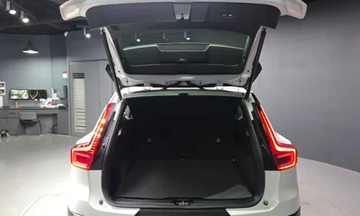 Volvo XC40 2024, 15137 км, за 32232.85 USD - фото 20
