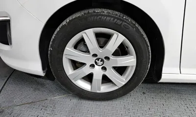 Peugeot 308 2014, 155343 км, за 2114.3 USD