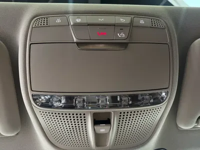 Mercedes-Benz E-Class 2023, 61000 км, за 32970.64 USD - фото 15