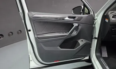 Volkswagen Tiguan 2022, 29130 км, за 42000.37 USD - фото 24