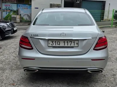 Mercedes-Benz E-Class 2017, 183189 км, за 8586.73 USD