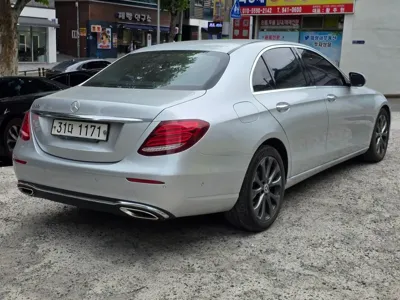 Mercedes-Benz E-Class 2017, 183189 км, за 8586.73 USD