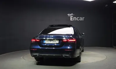 Mercedes-Benz E-Class 2023, 53559 км, за 30076.7 USD