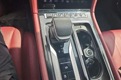Hongqi H5 2025, 10700 км, за 16821 USD - фото 21