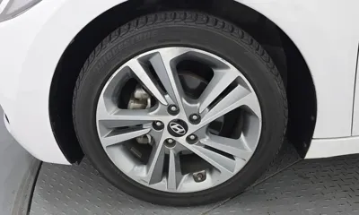 Hyundai Avante 2017, 139613 км, за 4297.71 USD