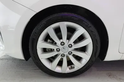 Kia Carens 2015, 140078 км, за 3818.03 USD