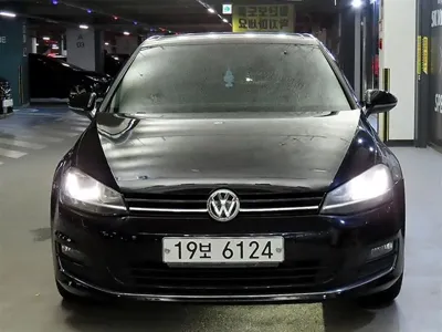 Volkswagen Golf 2016, 144151 км, за 5146.58 USD
