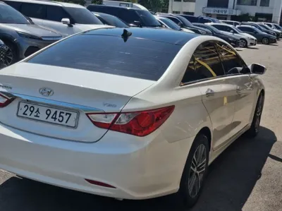 Hyundai Sonata 2010, 181105 км, за 2166.21 USD