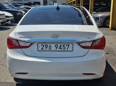 Hyundai Sonata 2010, 181105 км, за 2166.21 USD