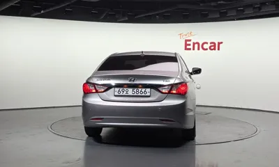 Hyundai Sonata 2012, 137088 км, за 2185.43 USD