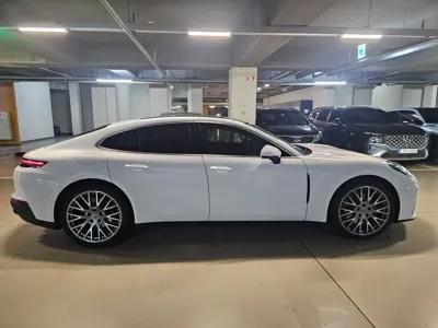 Porsche Panamera · 2025 год
