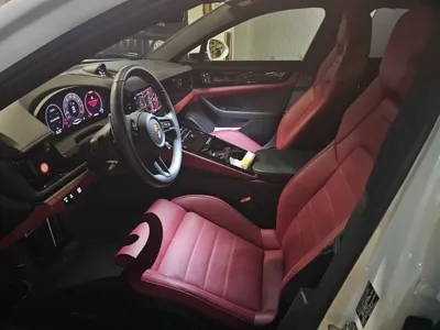 Porsche Panamera 2025, 3508 км, за 110446.56 USD