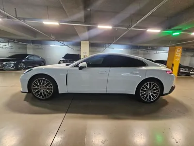 Porsche Panamera 2025, 3508 км, за 110446.56 USD