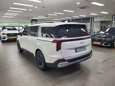 Kia Canival 2025, 23572 км, за 23077.41 USD