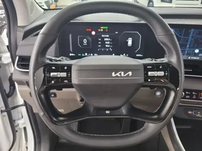 Kia Canival 2025, 23572 км, за 23077.41 USD