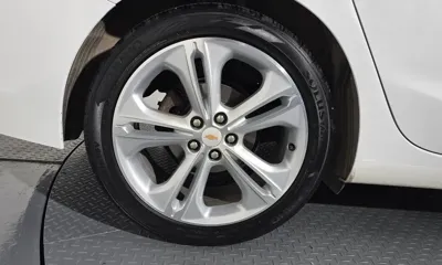 ChevroletGMDaewoo Cruze 2017, 145179 км, за 3413.42 USD