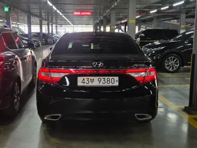 Hyundai Grandeur 2014, 295000 км, за 2537.08 USD