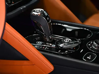 Bentley Bentayga 2021, 15000 км, за 288496.68 USD