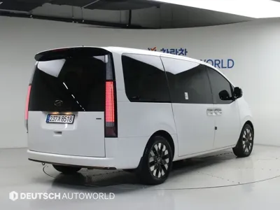 Hyundai Staria 2023, 98579 км, за 17109.04 USD