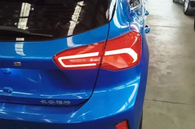 Ford Focus 2020, 63300 км, за 9895 USD - фото 9