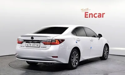 Lexus ES 2016, 78146 км, за 17517.2 USD
