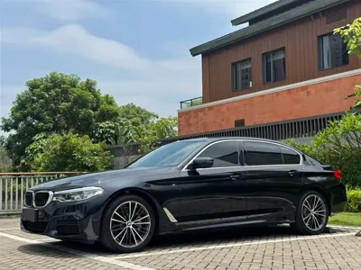 BMW 5 Series 2020, 75000 км, за 27261.64 USD