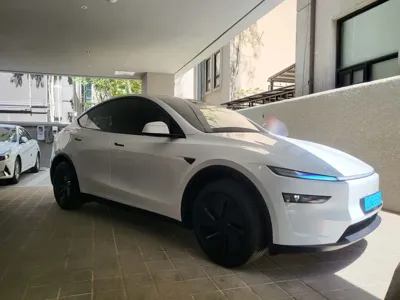 Tesla Model Y · 2026 год