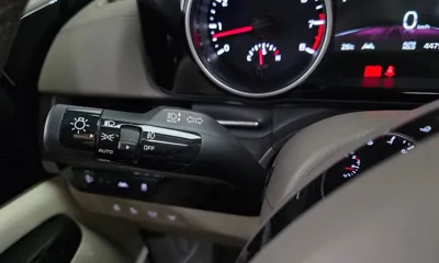 Kia Canival 2023, 44795 км, за 17915.32 USD - фото 28
