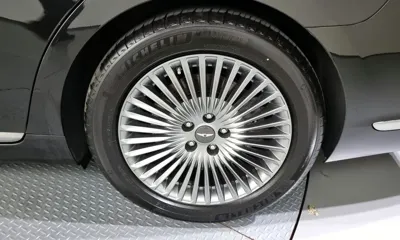 Genesis G90 2019, 124759 км, за 23318.44 USD