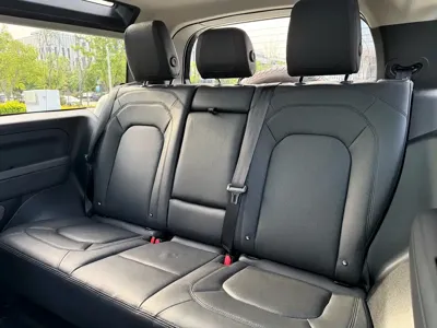 Land Rover Defender 2023, 49000 км, за 72070.26 USD